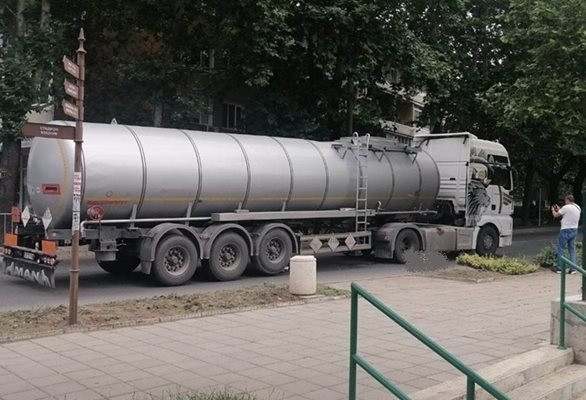 Цистерната, блъснала жената в Айтос СНИМКИ: ОДМВР - Бургас