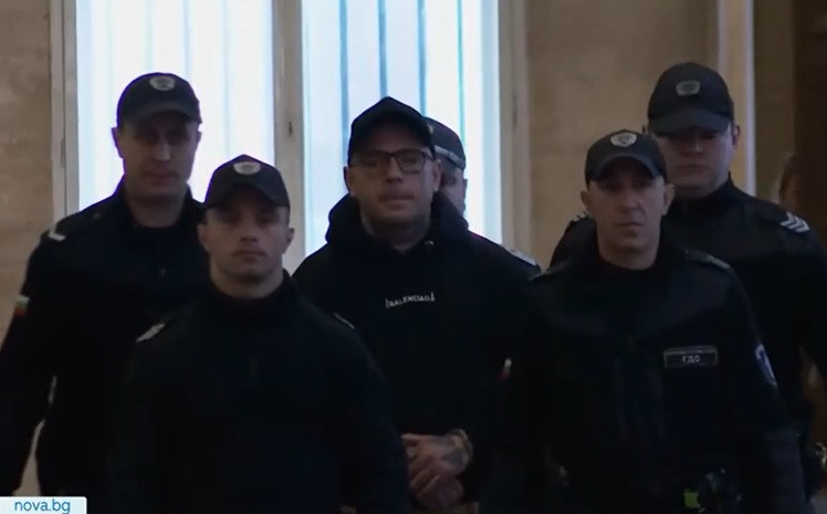 кадър: Nova