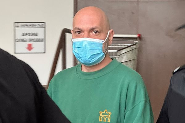 Александър Радев се появяваше с маска в пловдивския съд на всяко заседание. Снимка: 24 часа Пловдив онлайн