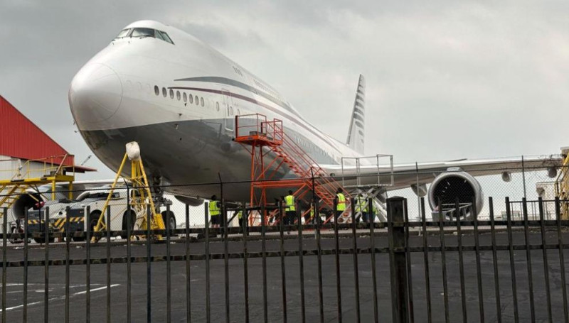 Boeing 747 в разцветка, използвана от катарското кралско семейство, е заснет на 2 май на международното летище Сан Антонио в Тексас / БТА / АП / Brandon Lingle